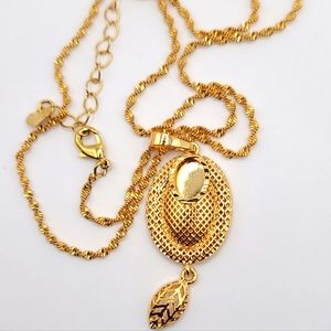 Fashionable Gold color necklace with beautiful Pendant